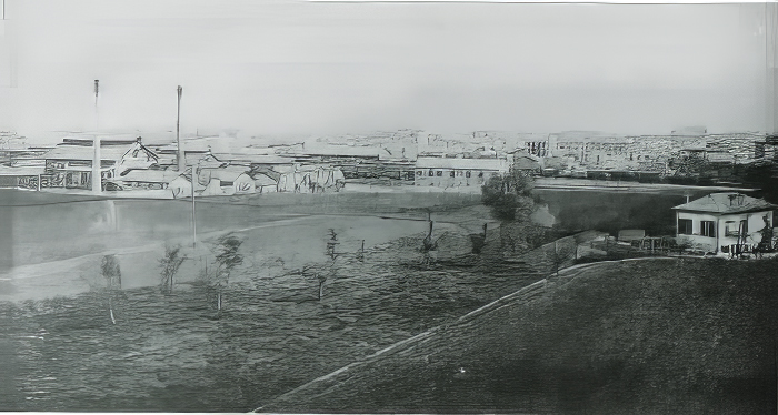 La fabbrica di bottiglie di Portocivitanova in un'antica fotografia tratta dal libro di F. Concetti 